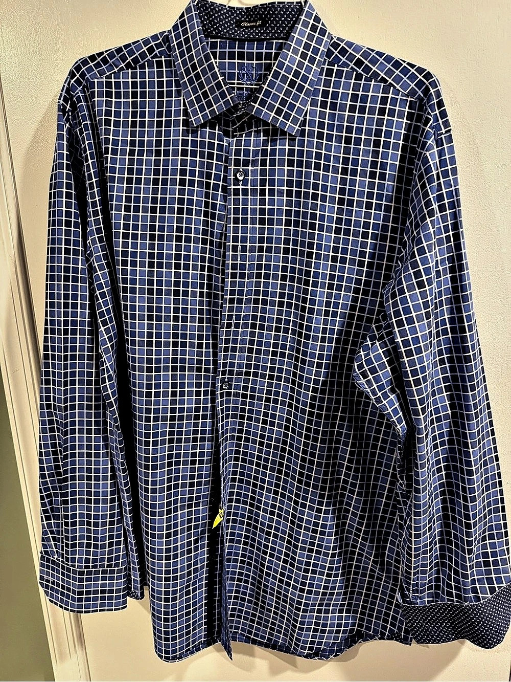 Bugatchi Classic Fit Checkered Button Down in Blue & White Like New
